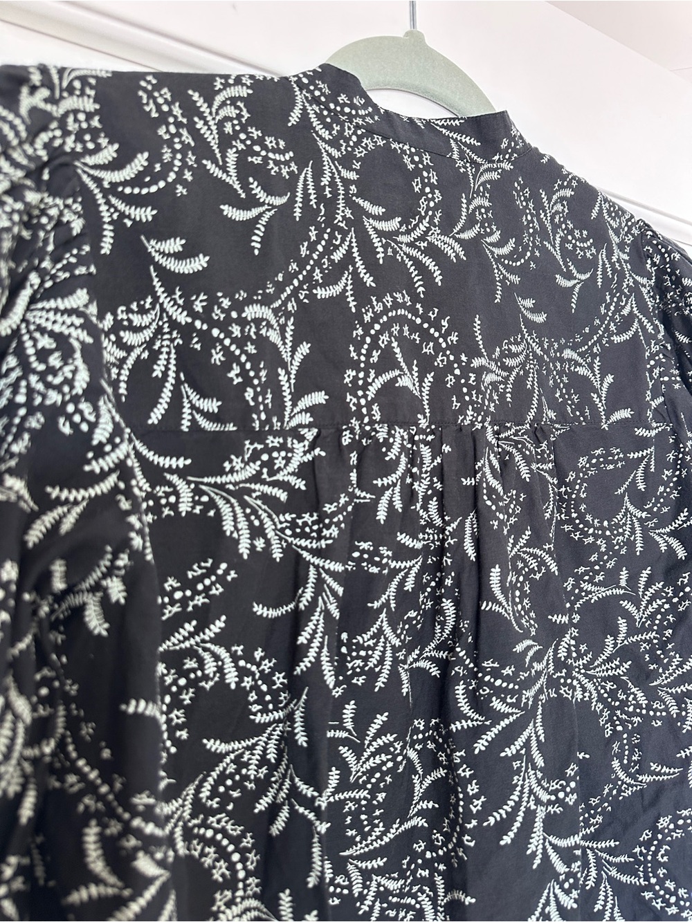 Joie Maleah Cotton Blend Black White Floral Vine Print V-Neck Pleated Blouse XS - Picture 11 of 15